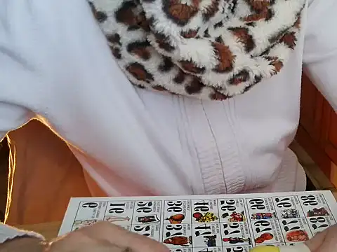 Snapshot of VeneRed chatting on 10.08.25 VeneRed online show from 10.08.25