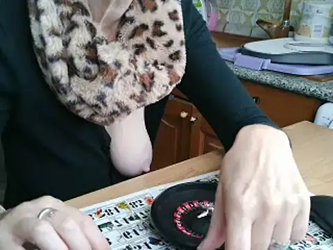 Snapshot of VeneRed chatting on 11.02.25 VeneRed online show from 11.02.25