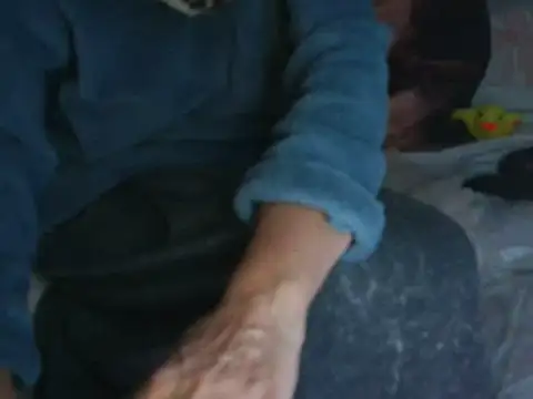 Snapshot of VeneRed chatting on 11.07.25 VeneRed online show from 11.07.25