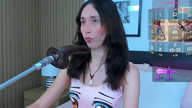 Snapshot of doll_bella_ chatting on 09.30.25 doll bella online show from 09.30.25