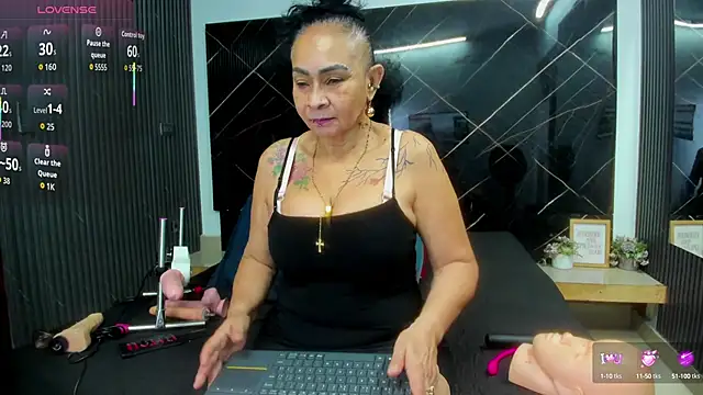 Snapshot of cloee-rabbyt chatting on 10.05.25 cloee-rabbyt online show from 10.05.25