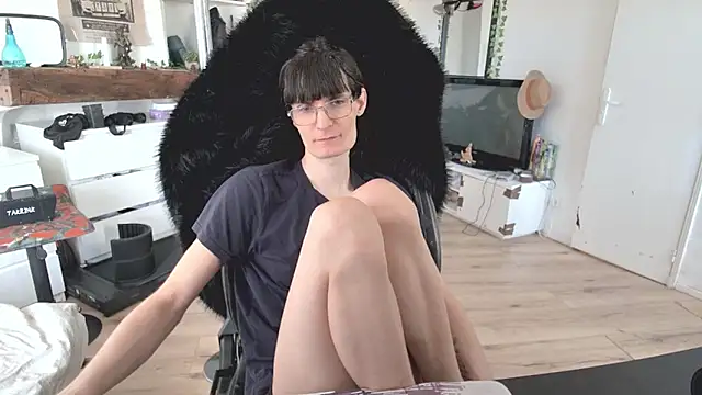 Snapshot of CeriseLapine chatting on 10.10.25 CeriseLapine online show from 10.10.25