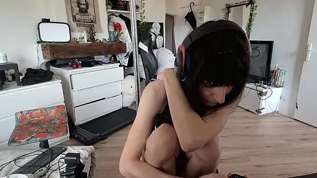 Snapshot of CeriseLapine chatting on 10.31.25 CeriseLapine online show from 10.31.25