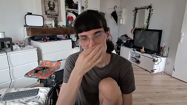 Snapshot of CeriseLapine chatting on 11.01.25 CeriseLapine online show from 11.01.25