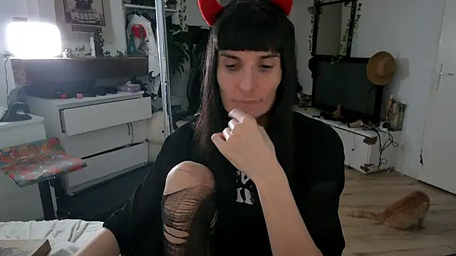 Snapshot of CeriseLapine chatting on 11.09.25 CeriseLapine online show from 11.09.25