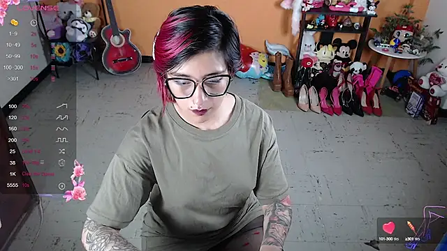 MissMiia2 online show from 12.15.24