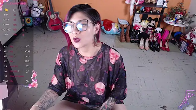 MissMiia2 online show from 12.16.24