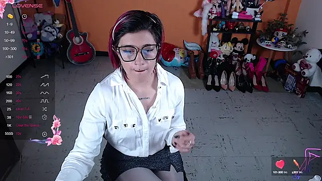 MissMiia2 online show from 12.17.24
