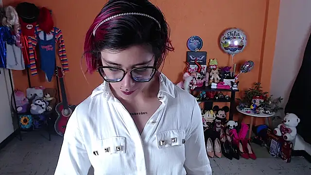 MissMiia2 online show from 12.17.24