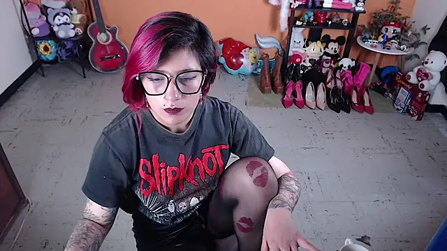 MissMiia2 online show from 12.19.24