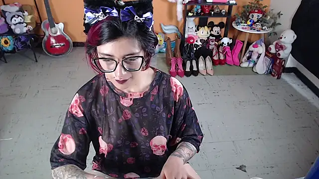 MissMiia2 online show from 12.28.24