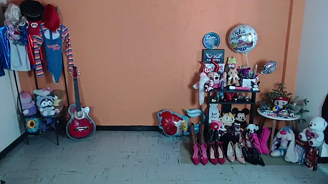 MissMiia2 online show from 12.29.24