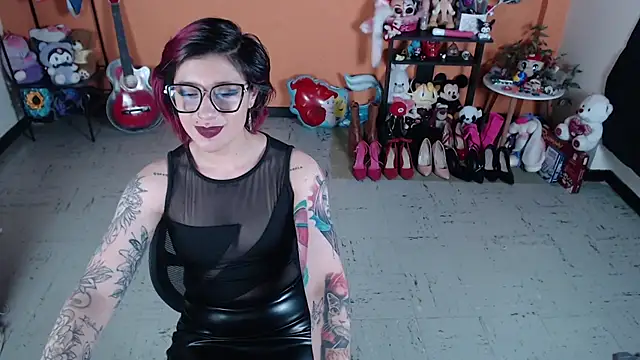 MissMiia2 online show from 12.30.24