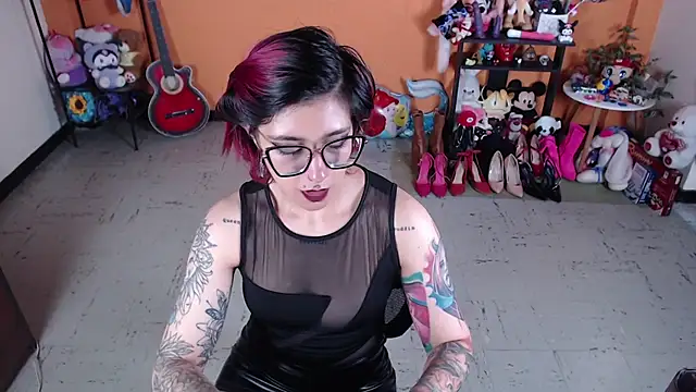 MissMiia2 online show from 12.30.24