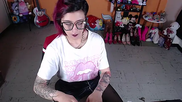 MissMiia2 online show from 01.07.25