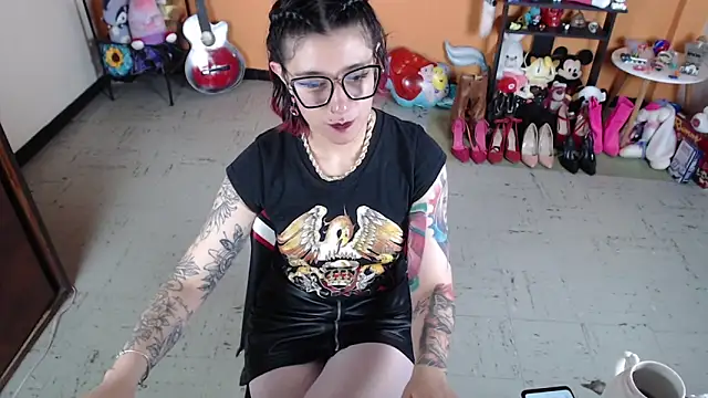 MissMiia2 online show from 01.10.25