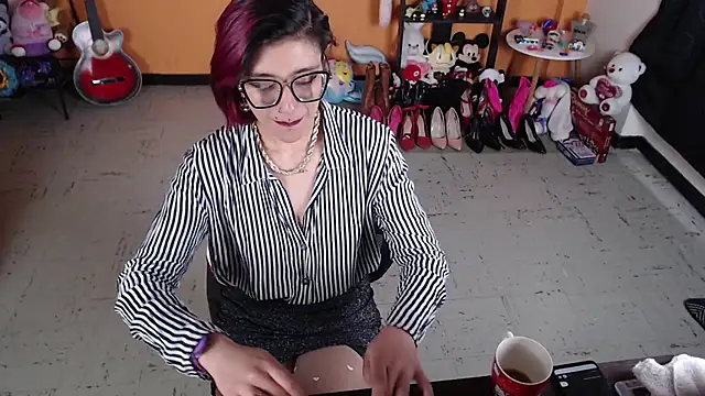 MissMiia2 online show from 01.17.25