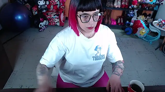 MissMiia2 online show from 10.26.25