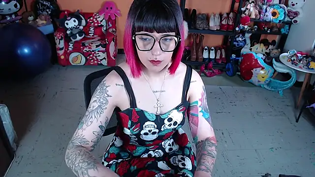 MissMiia2 online show from 11.12.25