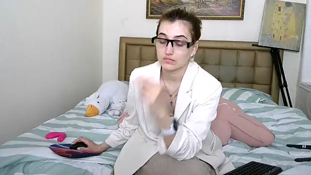 Snapshot of Iren chatting on 06.11.26 Iren online show from 06.11.26