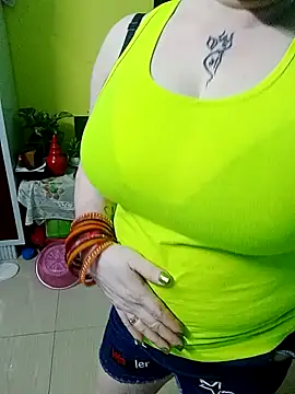 Snapshot of Raja_Ranii chatting on 02.05.25 Raja Ranii online show from 02.05.25