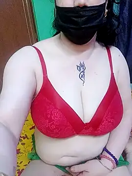 Snapshot of Raja_Ranii chatting on 03.08.25 Raja Ranii online show from 03.08.25