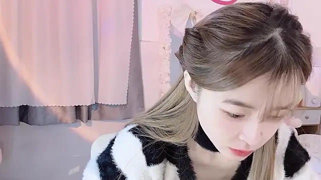 Snapshot of Carly_1 chatting on 12.18.24 Carly 1 online show from 12.18.24