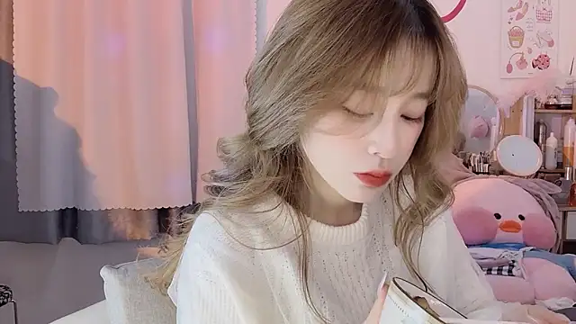 Snapshot of Carly_1 chatting on 12.24.24 Carly 1 online show from 12.24.24