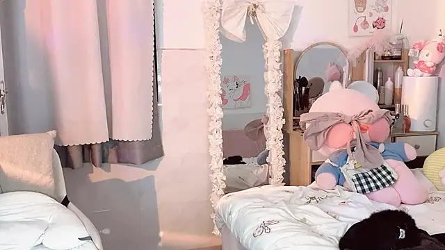 Snapshot of Carly_1 chatting on 12.25.24 Carly 1 online show from 12.25.24