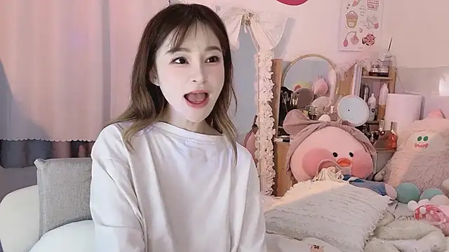 Snapshot of Carly_1 chatting on 12.26.24 Carly 1 online show from 12.26.24