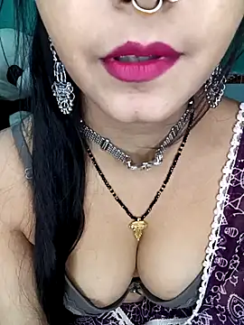 Snapshot of Diamond_queeen chatting on 02.15.25 Diamond queeen online show from 02.15.25