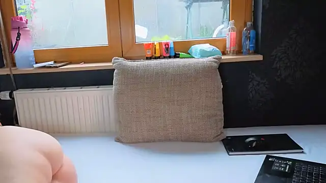 Snapshot of SherryOutdoor1 chatting on 10.28.25 SherryOutdoor1 online show from 10.28.25