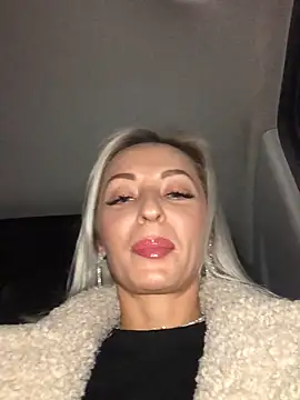 Snapshot of Diamond_Bunny_ chatting on 12.23.24 Diamond Bunny online show from 12.23.24