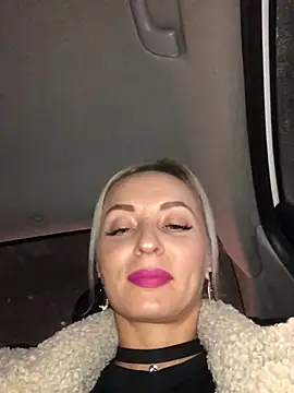 Snapshot of Diamond_Bunny_ chatting on 01.04.25 Diamond Bunny online show from 01.04.25