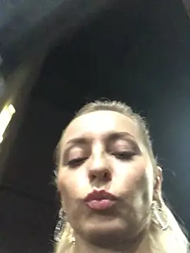 Snapshot of Diamond_Bunny_ chatting on 01.09.25 Diamond Bunny online show from 01.09.25