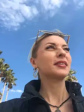 Snapshot of Diamond_Bunny_ chatting on 02.12.25 Diamond Bunny online show from 02.12.25