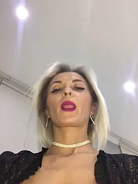 Snapshot of Diamond_Bunny_ chatting on 02.21.25 Diamond Bunny online show from 02.21.25