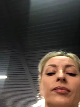 Snapshot of Diamond_Bunny_ chatting on 10.03.25 Diamond Bunny online show from 10.03.25