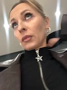 Snapshot of Diamond_Bunny_ chatting on 10.23.25 Diamond Bunny online show from 10.23.25