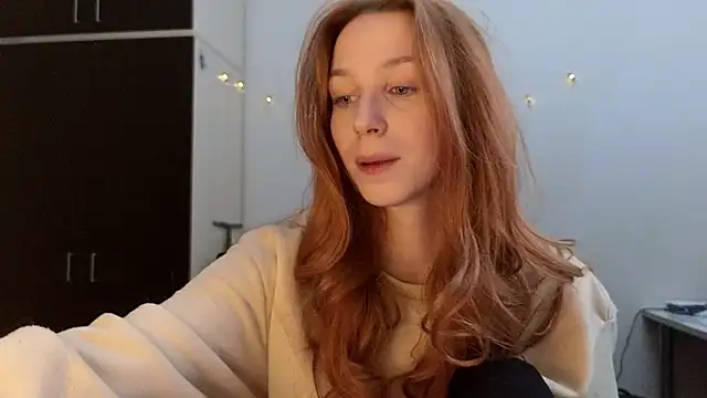 Snapshot of Mary_Av chatting on 12.19.24 Mary Av online show from 12.19.24