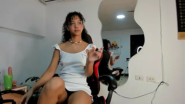 Snapshot of Milanxht chatting on 01.16.25 Milanxht online show from 01.16.25