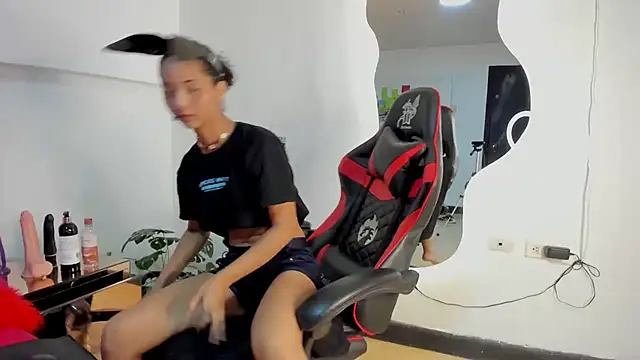 Snapshot of Milanxht chatting on 01.18.25 Milanxht online show from 01.18.25