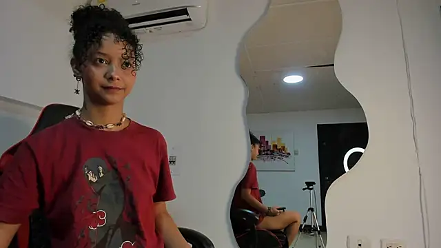 Snapshot of Milanxht chatting on 01.19.25 Milanxht online show from 01.19.25