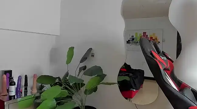 Snapshot of Milanxht chatting on 03.04.25 Milanxht online show from 03.04.25