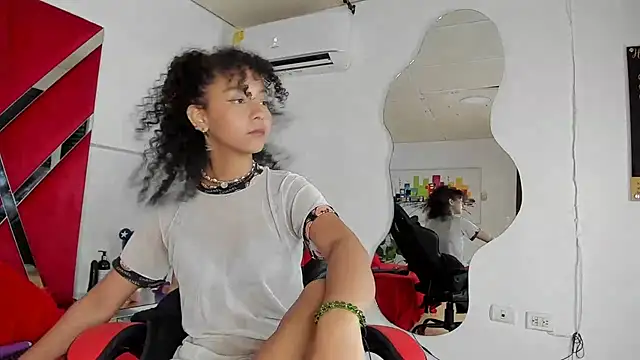 Snapshot of Milanxht chatting on 03.12.25 Milanxht online show from 03.12.25