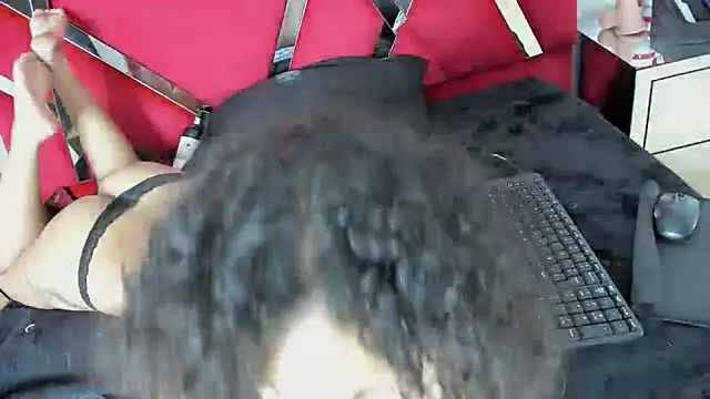 Snapshot of Milanxht chatting on 03.18.25 Milanxht online show from 03.18.25