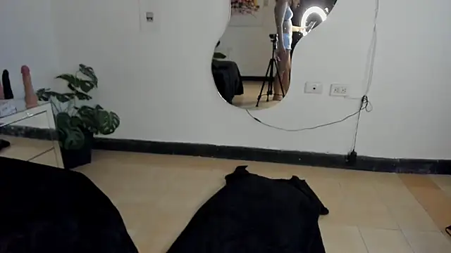 Snapshot of Milanxht chatting on 03.18.25 Milanxht online show from 03.18.25