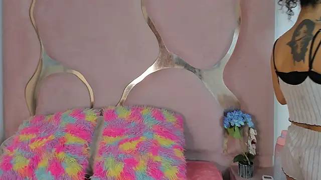 Snapshot of Milanxht chatting on 11.07.25 Milanxht online show from 11.07.25