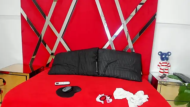 Snapshot of Milanxht chatting on 11.09.25 Milanxht online show from 11.09.25