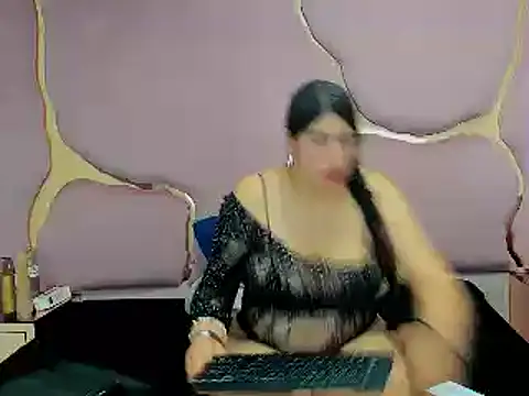 Criistaal  online show from 02.28.25